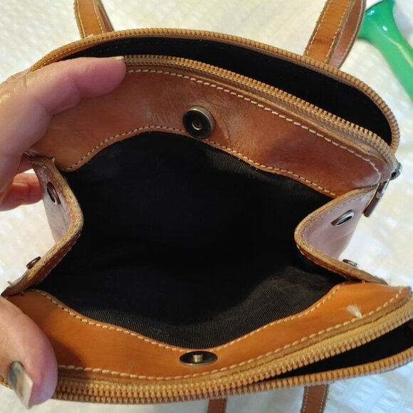 Roots Caramel Leather Shoulder Bag - Picture 4 of 16